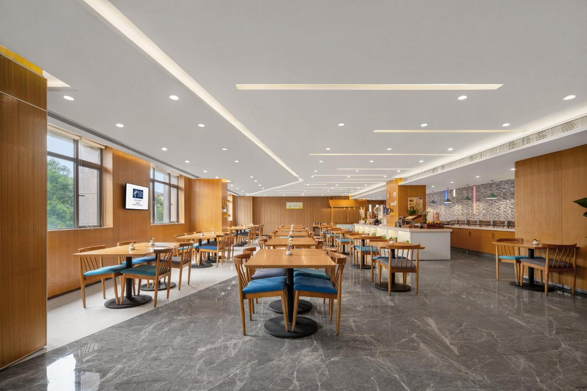 Holiday Inn Express Chengdu Airport Zone Free Shuttle From Shuangliu International Airport To Hotel ,Welcome Drink Eksteriør billede